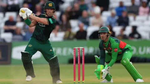 Notts wicketkeeper-batter Tom Moores in action against Leicestershire