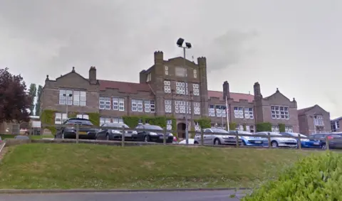 Google Streetview Queen Elizabeth Grammar School in Ashbourne