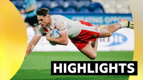 Jack Welsby scoring a try