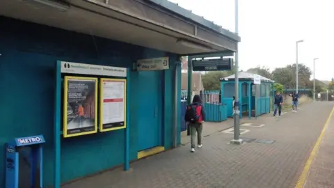 Cadoxton railway station