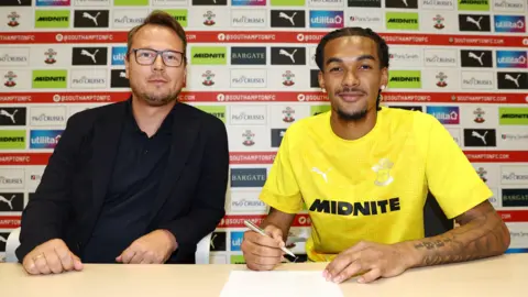 Damion Downs (right) signs his new Southampton contract