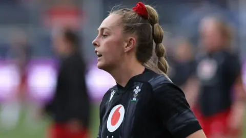 Hannah Jones warms up during the Six Nations this year