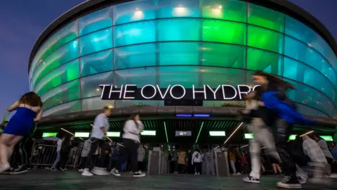 Jeff Holmes Crowds outside Glasgow's OVO Hydro arena