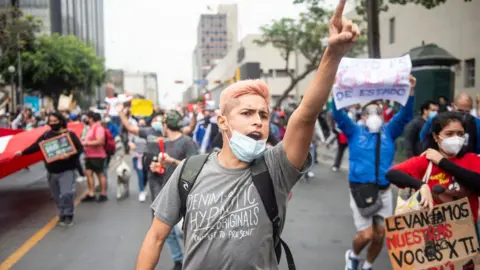 Getty Images A supporter of ousted Peruvian President Martin Vizcarra, who was removed in an impeachment vote late Monday, demonstrates against the new government in Lima on 10 November 2020