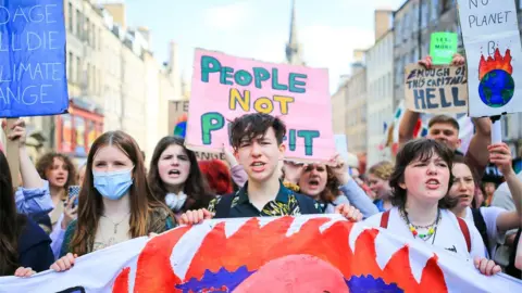 Ewan Bootman/REX/Shutterstock climate protest Edinburgh