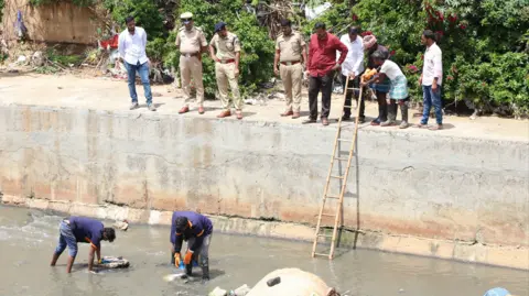 Kashif Masood Investigators hunt for clues in the drain where Renukaswamy's body was found