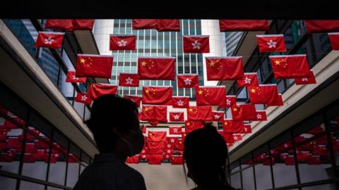 香港“反送中”运动四周年：禁书、禁语、自我审查与香港人被“再教育” - BBC News 中文