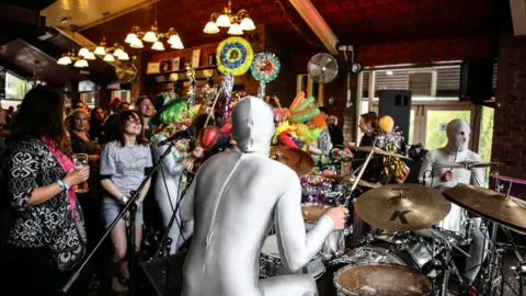 Mike Hughes Performance at festival in 2015