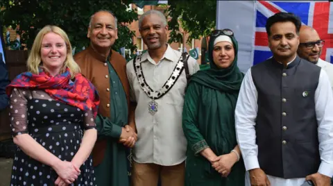 Sikandar Hayat Left to right: Councillor Rachel Eden, Mian Saleem, Councillor Glenn Dennis, Mamuna Naz and Sikandar Hayat at Pakistan Independence Day in Reading.