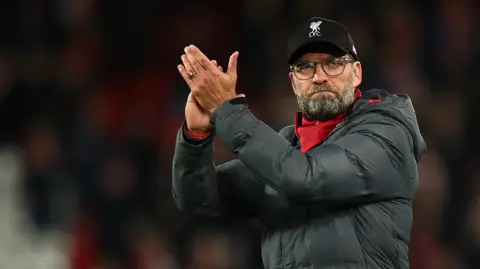 Jurgen Klopp applauds