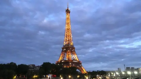 Reuters Effiel Tower