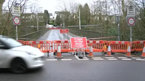 BBC The Berw Road - or White - bridge in Pontypridd is closed and being assessed by engineers