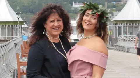 Family photo Sonja Milano and mother Manuela Levi