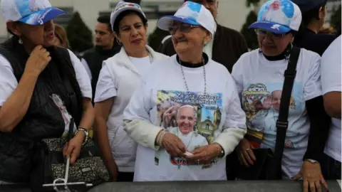 Reuters The faithful wait for the arrival of Pope Francis in Bogotá, Colombia, September 6, 2017