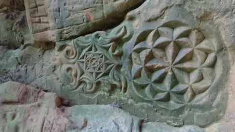 Natural England Holloway carvings