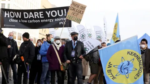 Reuters Pro-nuclear protesters in Germany, 2021