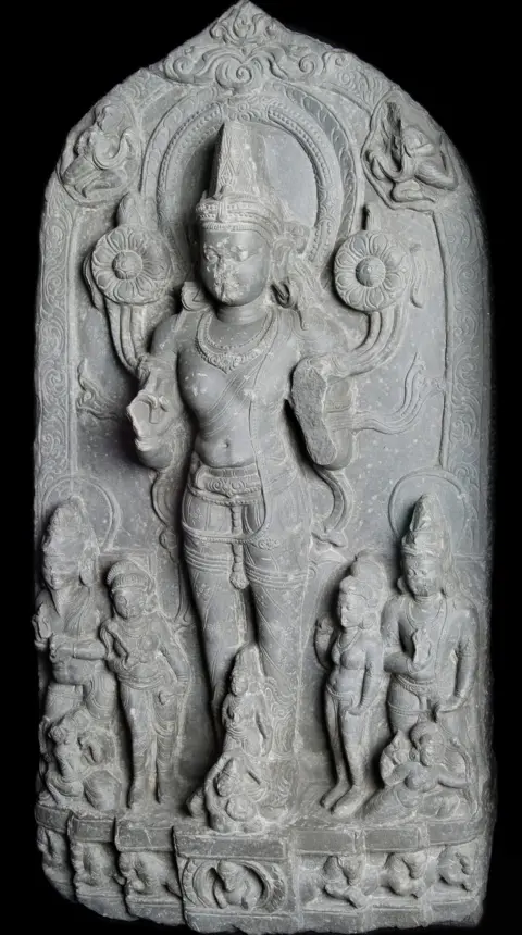 CSG CIC Glasgow Museums Collection Stele carved from black chlorite representing Surya, the Hindu deity of the sun