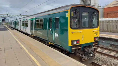 London Northwestern Railway Unit 150139 at Bletchley station