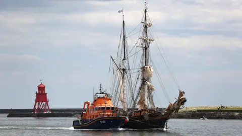 Adrian Don / RNLI Tres Hombres rescue