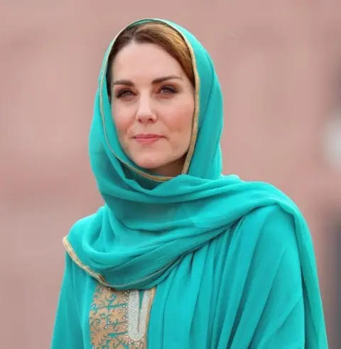 Getty Images The Duchess of Cambridge at the Badshahi Mosque