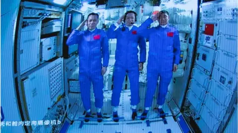 EPA Chinese astronauts