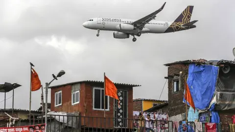 Getty Images A Vistara aircraft prepares to land at Chhatrapati Shivaji International Airport in Mumbai