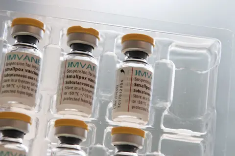 Doses da vacina contra a varíola Imvanex da Bavarian Nordic, que também é usada para proteger contra o vírus mpox, são mostradas