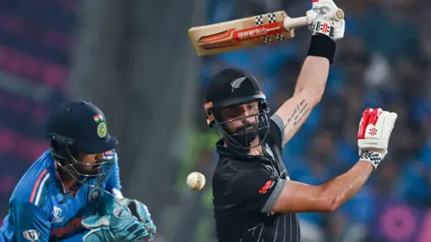 India wicketkeeper KL Rahul and New Zealand batter Daryl Mitchell during an ODI at the 2023 World Cup