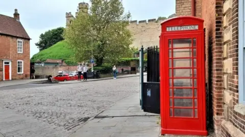 BidX1 Commercial The red phone box in Lincoln