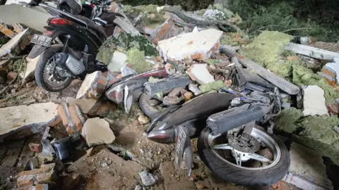MADE NAGI Parts of a shopping mall building collapsed after an earthquake was felt in Denpasar, Bali, Indonesia, 05 August 2018.
