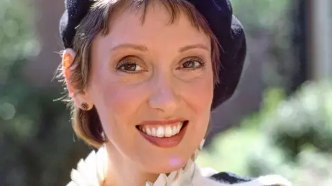 Shelley Duvall smiling at the camera in 1986