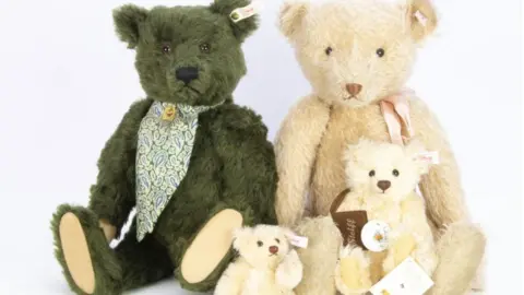 Special Auction Services Teddy bears