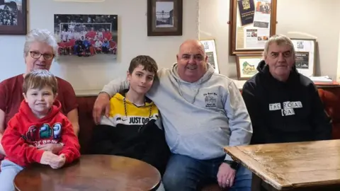 Royal Oak Bob with the rest of the family