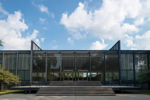 Alamy SR Crown Hall, Illinois Institute of Technology, Chicago, USA