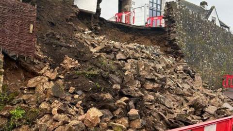 Collapsed wall in Dittisham