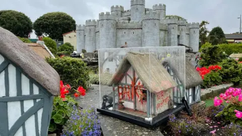 Mike Liggins/BBC Banksy model