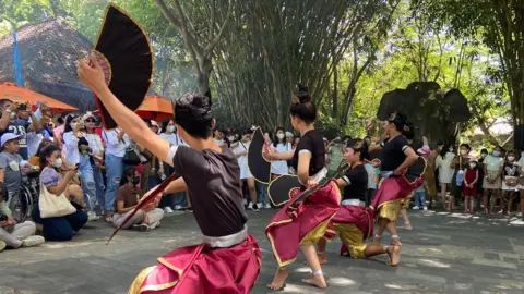 Richard Baimbridge Dancers in Bali