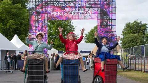 Midas Drag queens at the festival