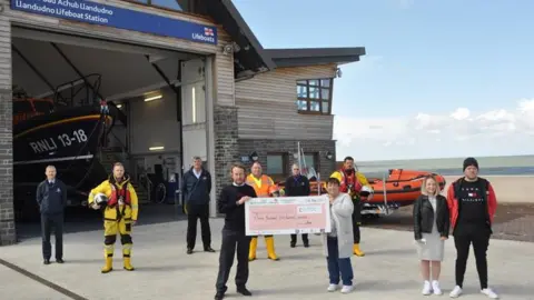 Allan Cuthbertson The cheque being handed over