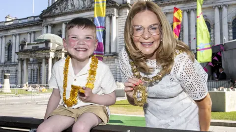 MCAULEY_MULTIMEDIA Dáithí Mac Gabhann holding his key of the city alongside Belfast Lord Mayor Tina Black