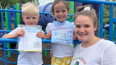 Kath Blythman en haar twee kinderen - Liam en Tilly