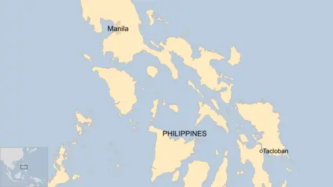 Map of the Philippines showing the capital of Manila and Tacloban city in the central islands