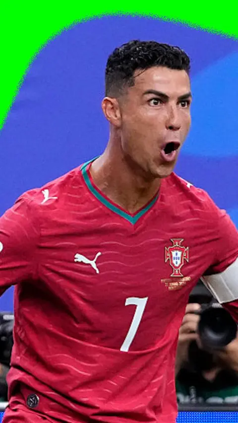 Cristiano Ronaldo celibates scoring a goal 