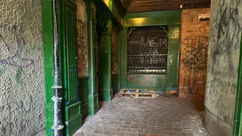 Wilson's Lane is also known locally as Babe's Entry