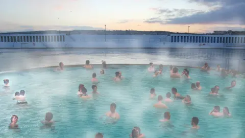 WWW.JUBILEEPOOL.CO.UK artist impression of pool