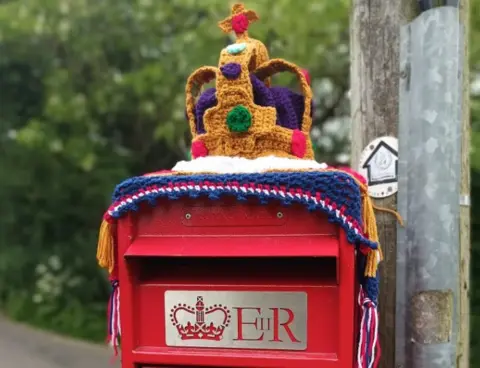 Kim Leonard Topper at the top of Ram Hill, Broad Lane Junction