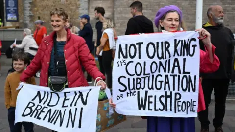 Getty Images anti-monarchy protestors