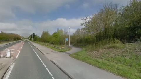 Google Cut-through between Farleys Lane and the A611