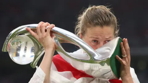 Getty Images Ellen White of England kisses the trophy after winning the UEFA Women's Euro 2022