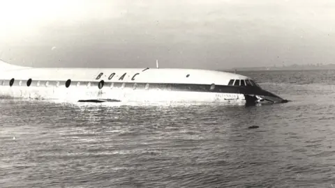 Aerospace Bristol Brittania in river 70 years ago